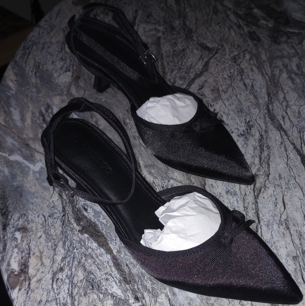 Coutgo Womens Black Kitten Heels T Strap Closed Pointed Toe Size 6